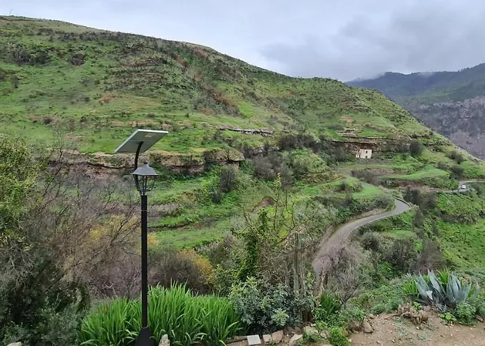 Los Andenes Cave